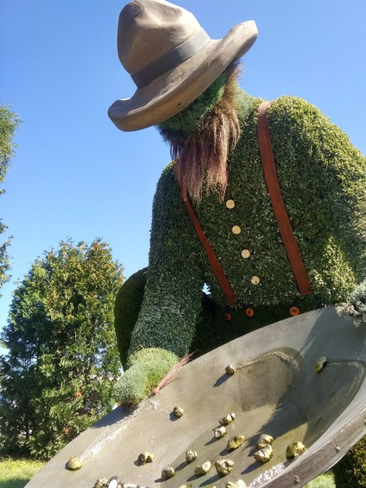 Prospector plant sculpture MosaiCanada150